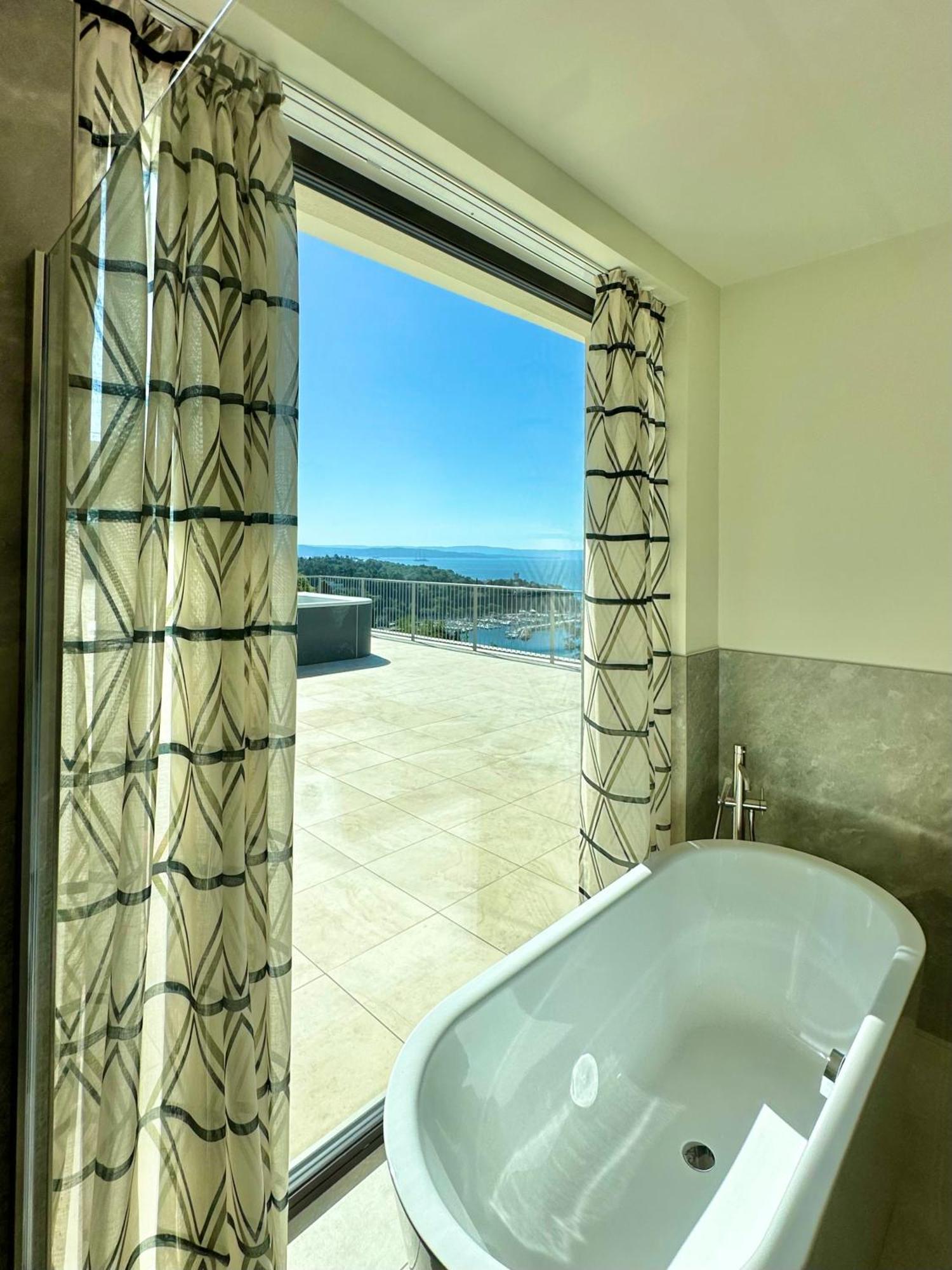Maximilian Suites Trieste Bagian luar foto