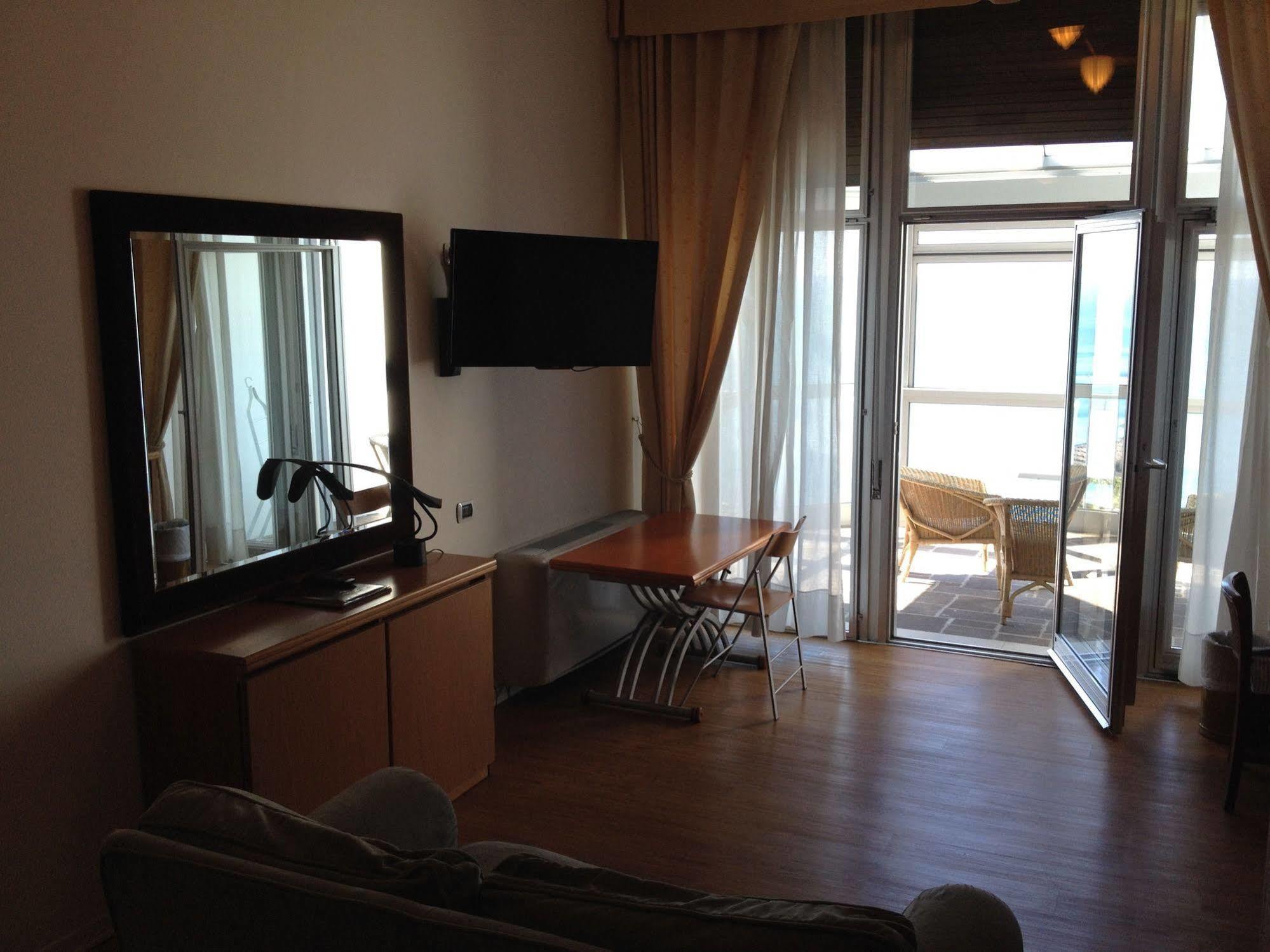 Maximilian Suites Trieste Bagian luar foto